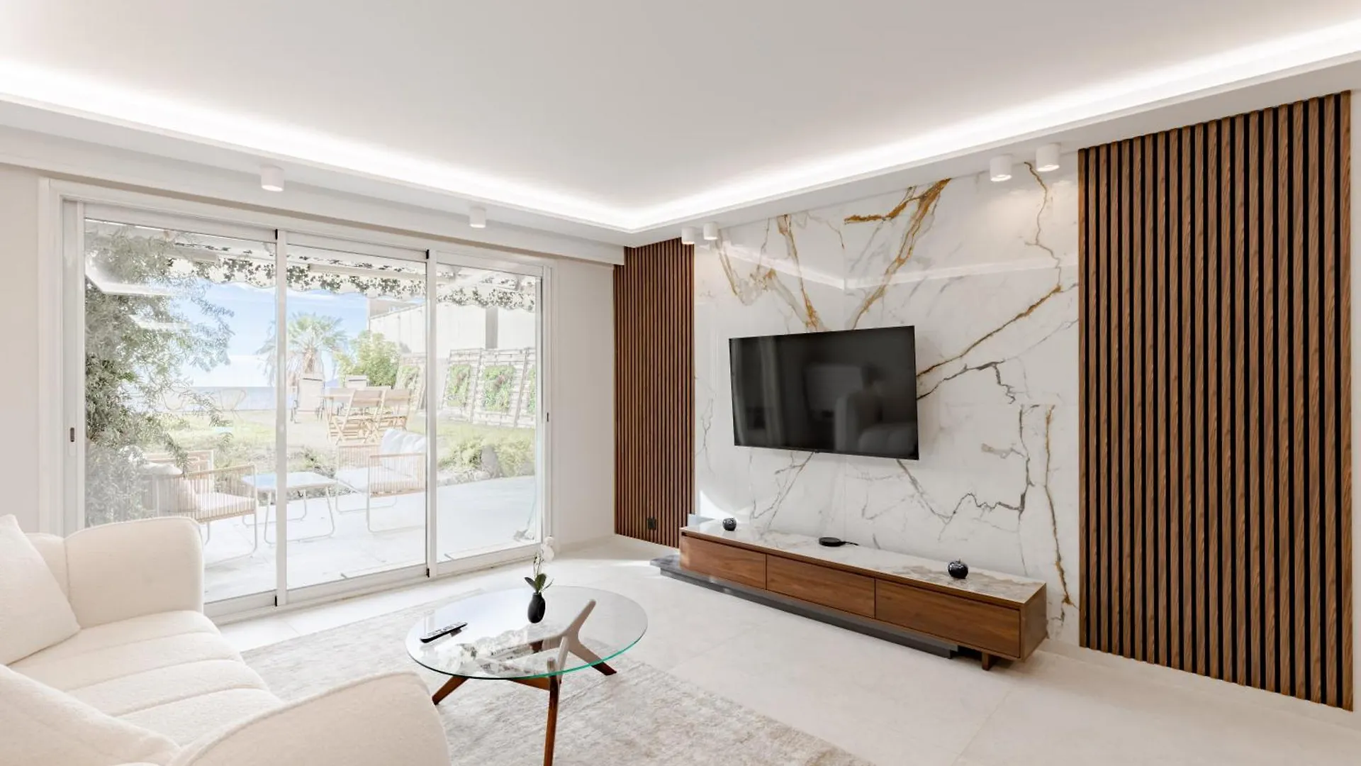 Cannes Apartment Sea View - 18H 0*,  France