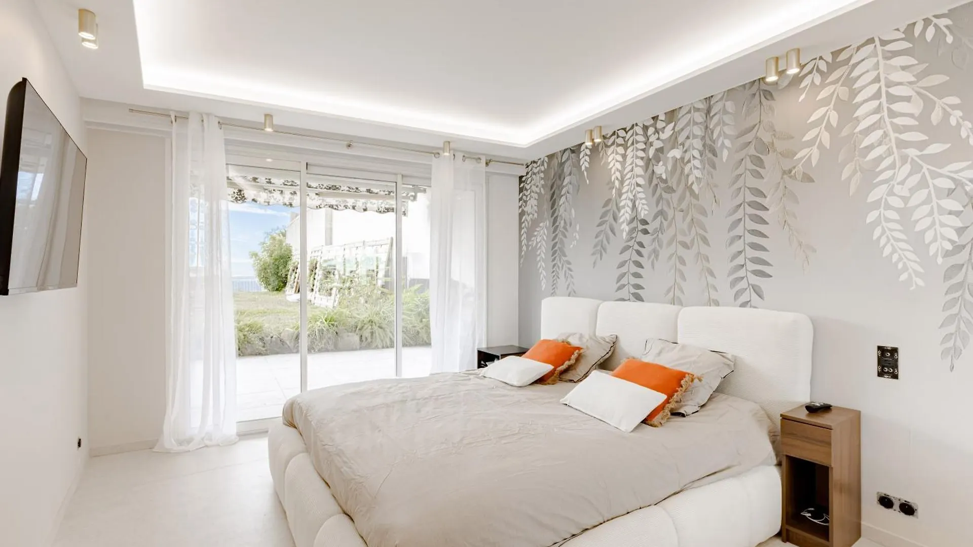 Cannes Apartment Sea View - 18H