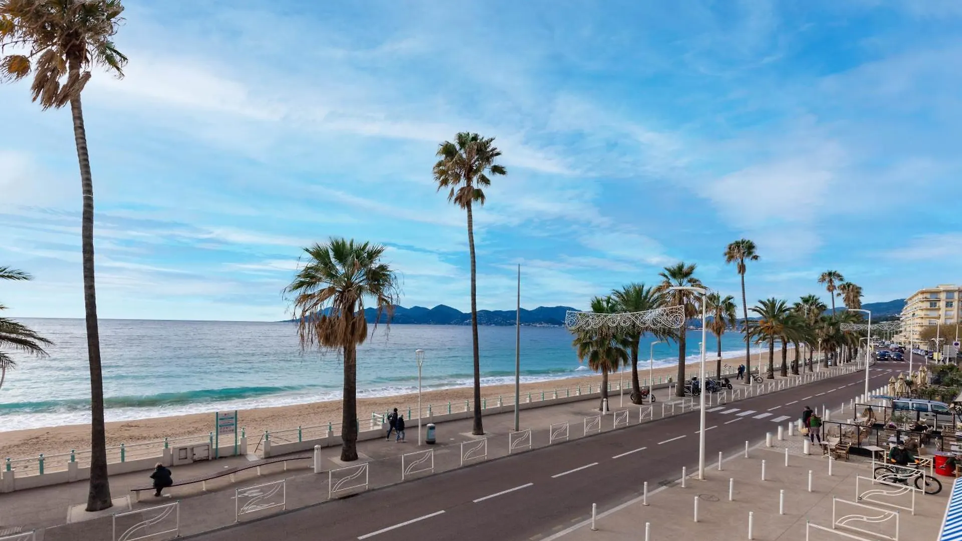 Cannes Apartment Sea View - 18H 0*,