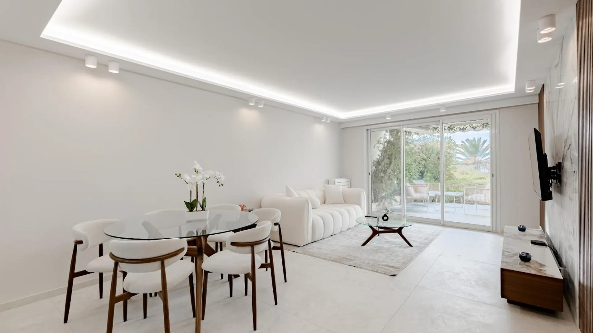 Cannes Apartment Sea View - 18H